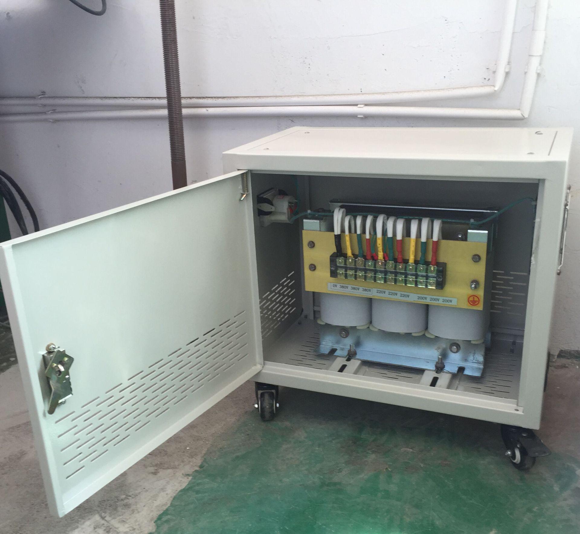 深圳销售2KVA变压器带机箱 批量销售干式自耦变压器380V/220V