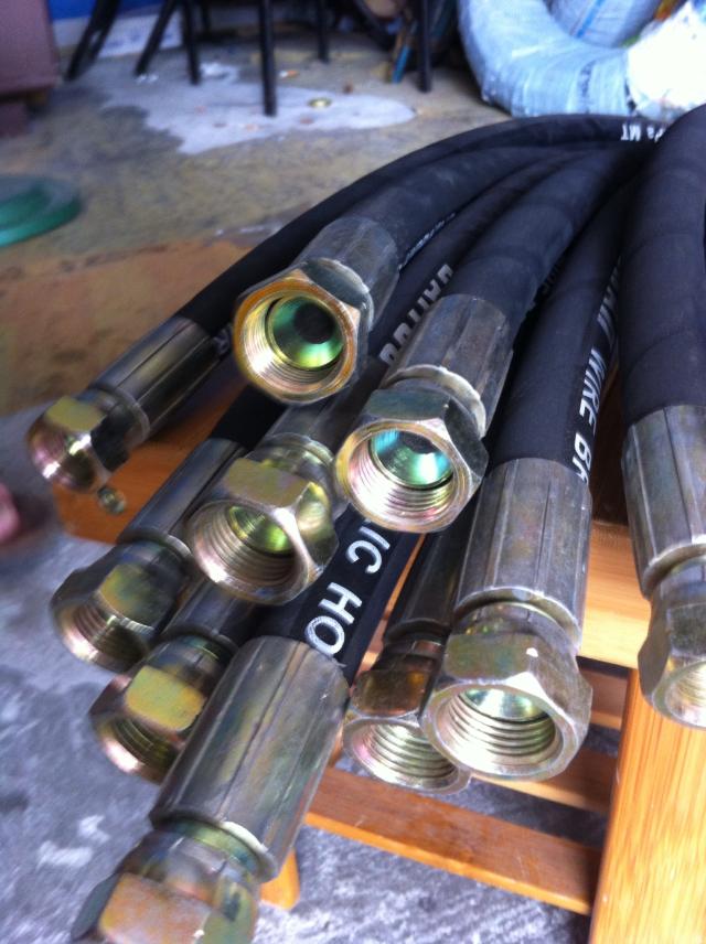 高压油管液压油管橡胶钢丝管现做扣压接头各类规格均有现货