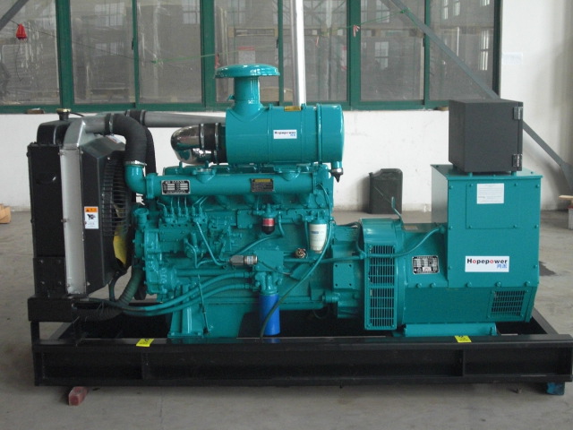 潍坊R6105AZLD柴油机，柴油发电机 柴油发电机组 100KW纯铜机组 